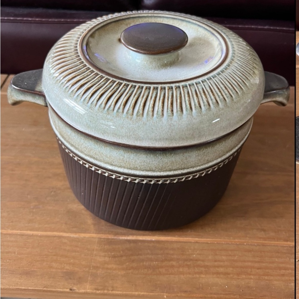 Denby Rondo Stoneware Casserole dish with lid. Designed by Gill Pemberton